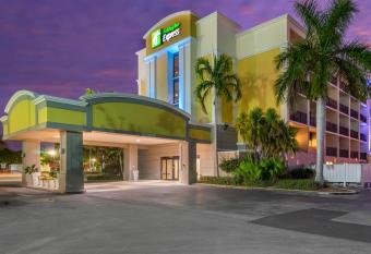 The Golden Palace Villa allows 18 year olds to book a room