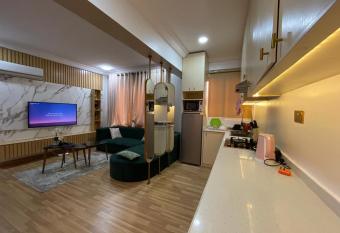 Fantastic 1 bedroom apartment with pool and gym allows 18 year olds to book a room