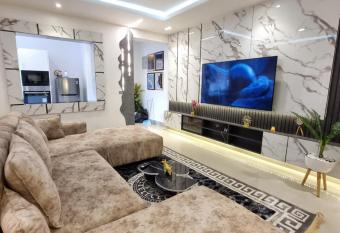 Executive 1 bedroom with pool, lekki phase 1 allows 18 year olds to book a room