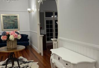 Emirau has Balcony rooms