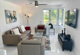 Direct Ocean View - Luxurious condo in South Beach allows 18 year olds to book a room