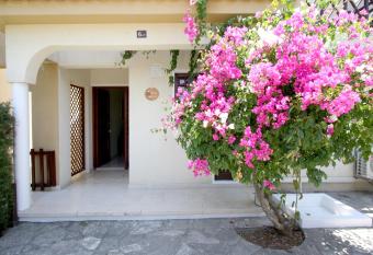 Maria Villa has Balcony rooms