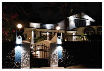 VISTA AZUL has Balcony rooms