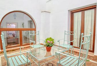 El retiro has Balcony rooms