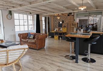 Le moulin de Thiers-lamaisondefrancois03 allows 18 year olds to book a room