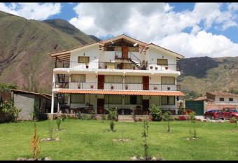 Apartment huayllabamba has Smoking rooms