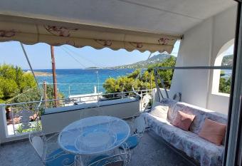 Periklis Beach house has Balcony rooms