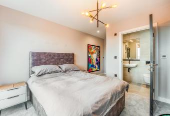 Old Dairy House Rooms has Balcony rooms