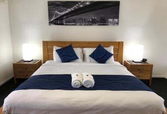 Logan City Motor Inn has Balcony rooms