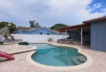 Pool Vibes Largo - Pool House Close to Clearwater/StPete Beach! allows 18 year olds to book a room