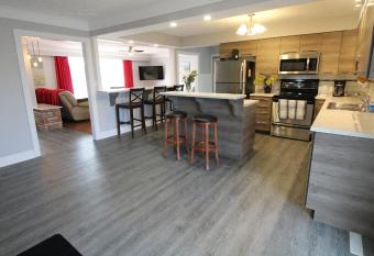 Seacliff Beach Suites, Cute Beach Park Bungalow, convenient location, all amenities has Balcony rooms