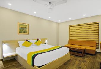 Itsy Hotels Transit Express has Smoking rooms