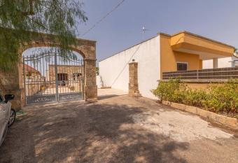 bello e confortevole has Balcony rooms