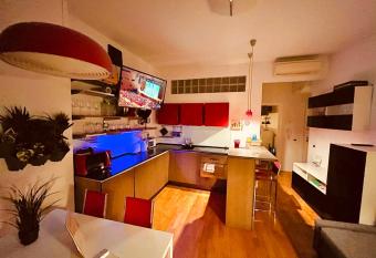Casa Bolognese - in the heart of the city! allows 18 year olds to book a room