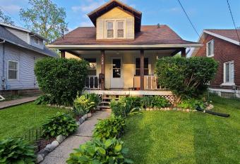 Quaint Basement Apartment  allows 18 year olds to book a room