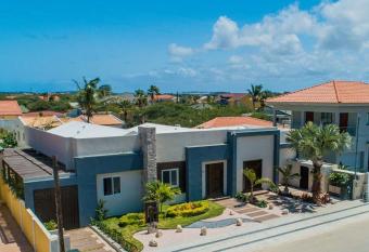 Palm Beach 318 has Balcony rooms