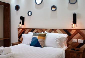 Bezalel #401 allows 18 year olds to book a room