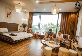 Ala Home has rooms with a private hot tub