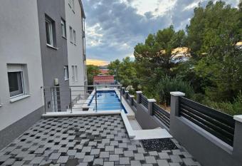 Villa BOTI   has rooms with a private hot tub