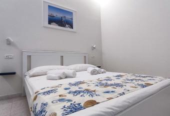 Marricrio House has Balcony rooms