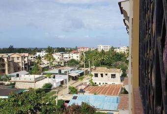 Lovely studio apartment bedsitter with fast wifi has Balcony rooms