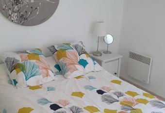 Tr  s bel appartement dans r  sidence calme has Balcony rooms