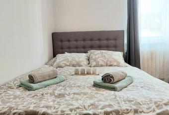 GM Apartman, free private parking allows 18 year olds to book a room