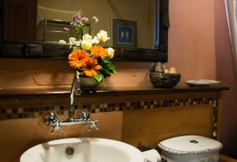 Phu Mork Dao Resort has rooms with a private hot tub