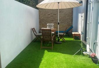 Agradable adosado con zona de aparcamiento has Balcony rooms