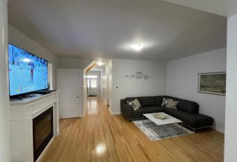 Exquisite 4-Bedrooms Residential Home+Home Feel has Balcony rooms