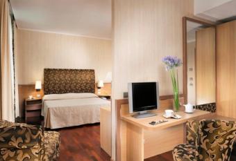 Poli Hotel has rooms with a private hot tub