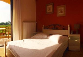 Aenaon Studios has Balcony rooms