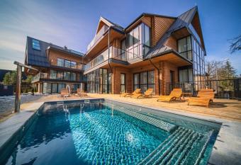 Lipowy Dw  r has Balcony rooms