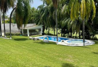 La Casa de Cuerna, Club de Golf Santa Fe. has Balcony rooms