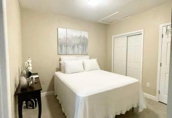 Clearwater's Gem (9 MINUTES TO BEACH & PRVT ENT SUITE) allows 18 year olds to book a room