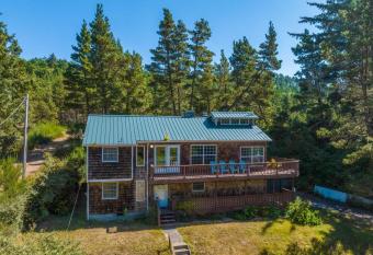 Blissful Beach House has Balcony rooms