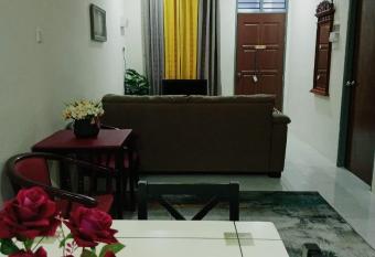 Homestay CikguRose UMK has Balcony rooms