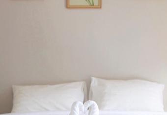 Yamee Homestay Cafe has Balcony rooms