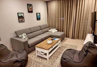 Maroochy City Lights@Thecosmopolitan Unit 20802 has rooms with a private hot tub