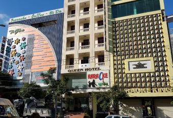 Kh  ch S   n Queen allows 18 year olds to book a room