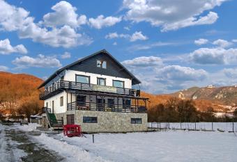 Casa Georgescu has Balcony rooms