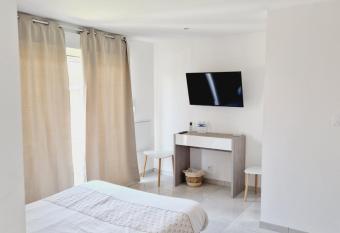 Chez Manon et Jimmy allows 18 year olds to book a room