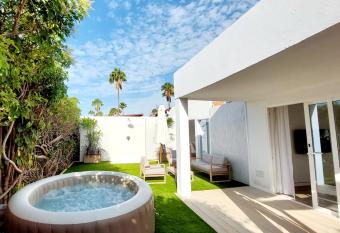 Bungalow de dise  o hidromasajes terraza y piscina. has Balcony rooms