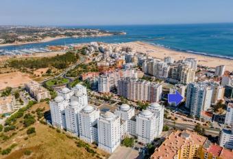 Happy you na Rocha 1 allows 18 year olds to book a room