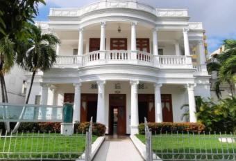 Hotel Casa Grande allows 18 year olds to book a room