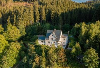 Villa Hoheneck has Balcony rooms