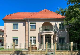 Lujza Apartman has Balcony rooms