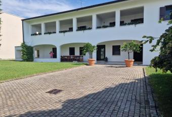 B&B BORGO TESIS has Balcony rooms