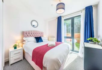 Marketfield Court Redhill allows 18 year olds to book a room