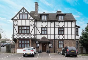 Barrington Lodge allows 18 year olds to book a room